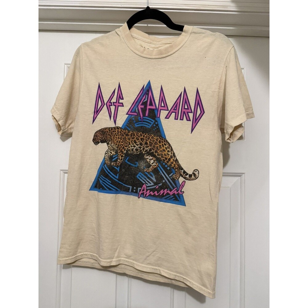 Def Leppard Women’s Animal Graphic T-Shirt Beige Size S 80s Glam Metal & Rock